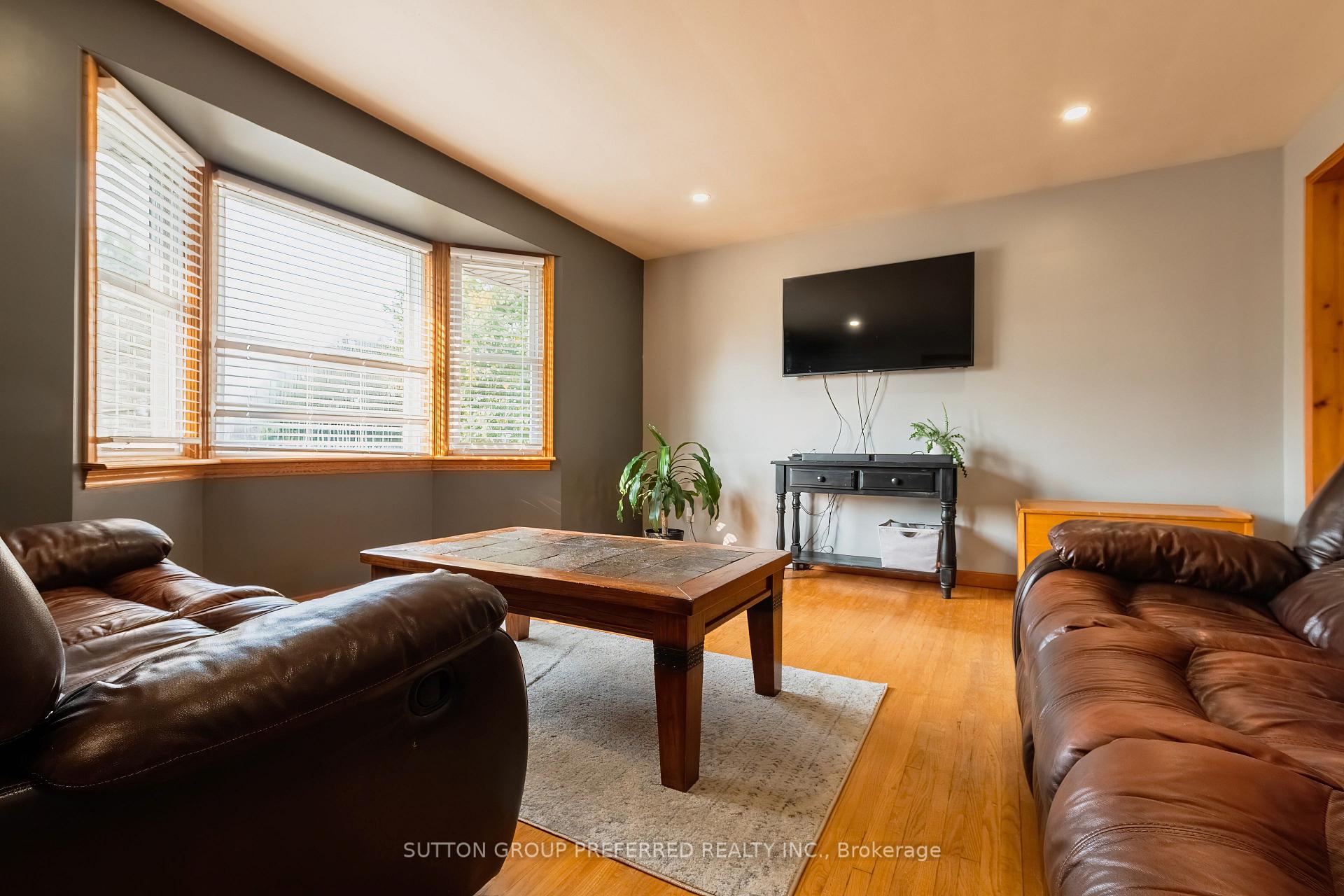 Photo 2 of 230 Chittick Crescent, Thames Centre, Dorchester — HOMEH