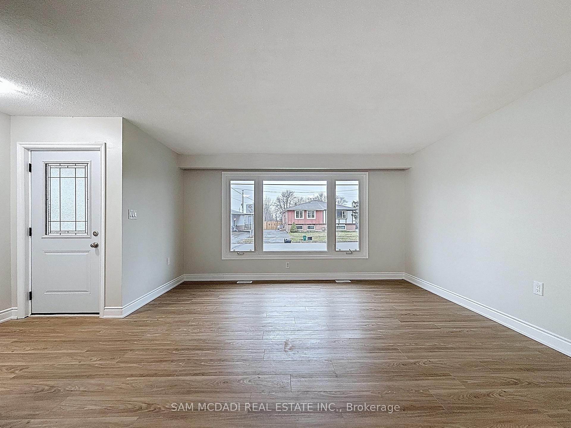 Photo 3 of 23 Deerfield Parkway, Thorold, Allanburg/Thorold South — HOMEH