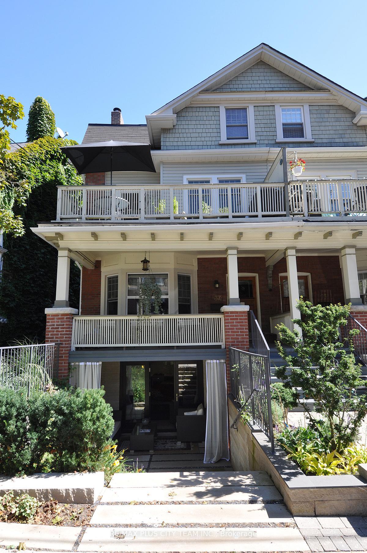 Front of Unit Upper, 37 Fernwood Park Avenue