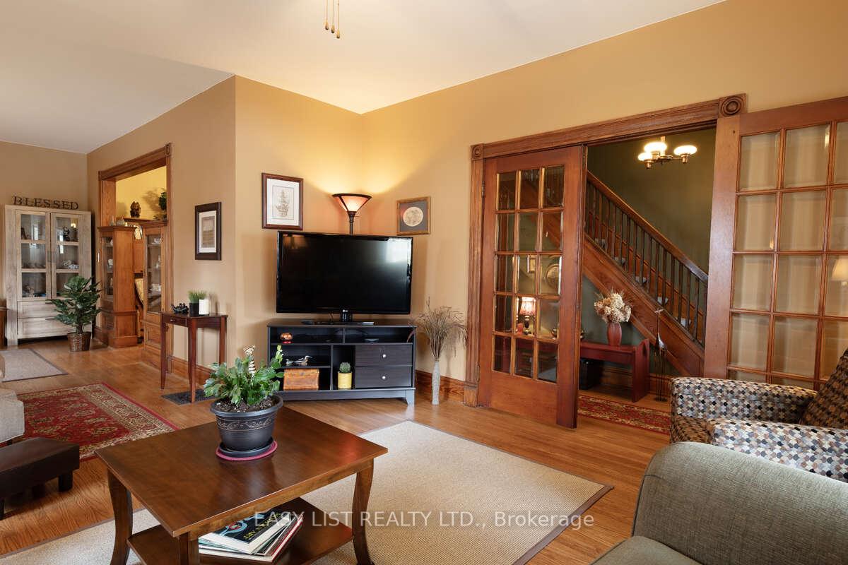 Photo 2 of 104 North Street, Strathroy-Caradoc, NW — HOMEH