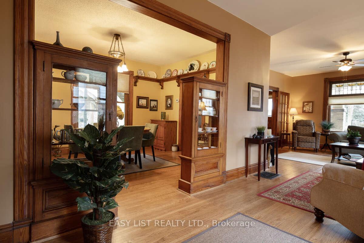 Photo 4 of 104 North Street, Strathroy-Caradoc, NW — HOMEH