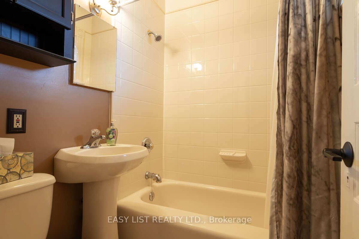 Photo 10 of 104 North Street, Strathroy-Caradoc, NW — HOMEH