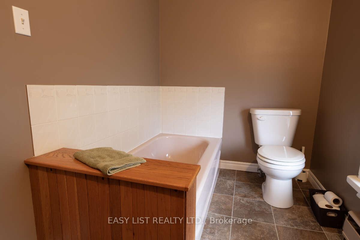 Photo 21 of 104 North Street, Strathroy-Caradoc, NW — HOMEH