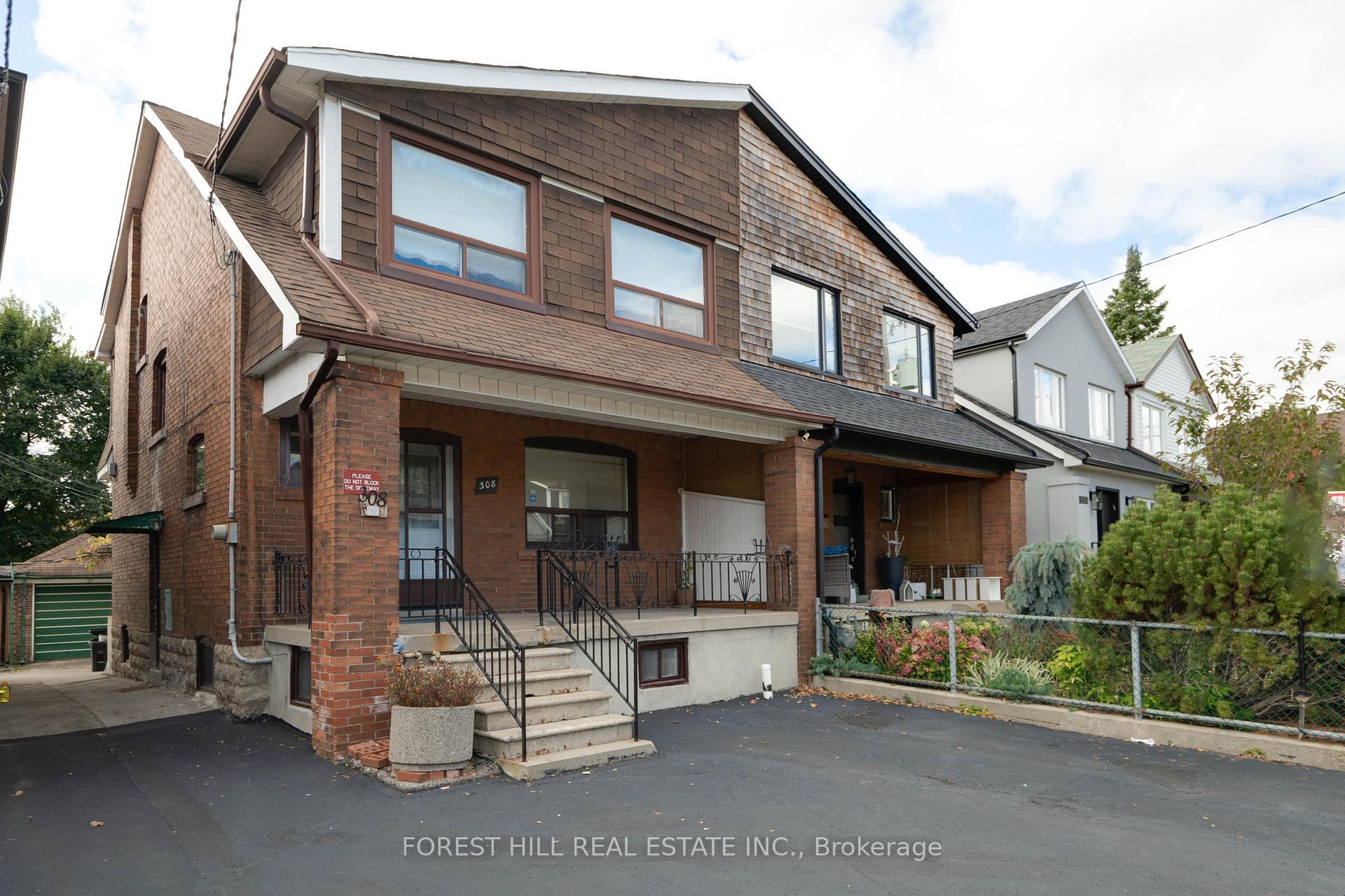 Front of 308 Glenholme Avenue W
