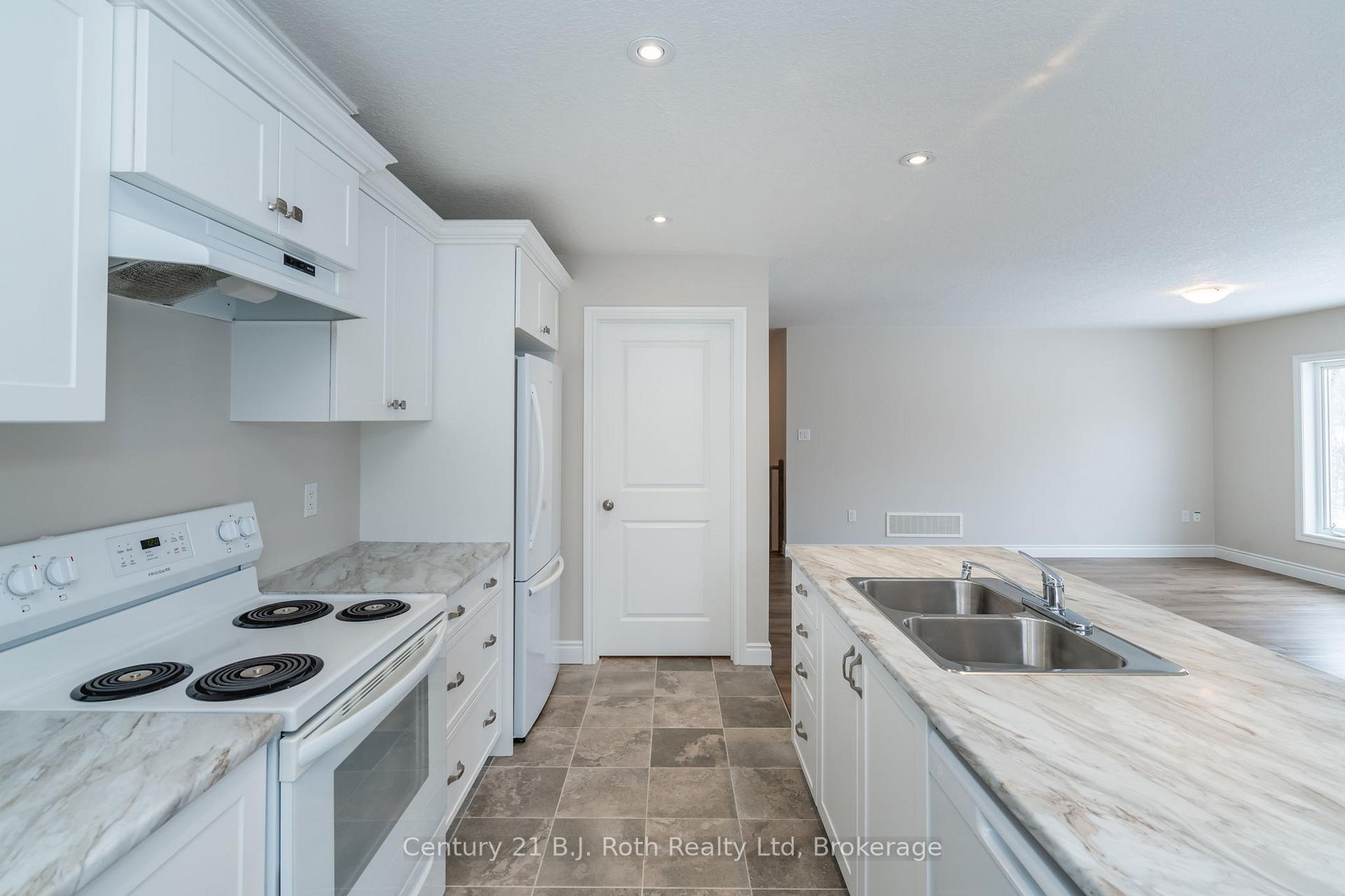 Photo 8 of 54 Hunter Avenue, Tay, Victoria Harbour — HOMEH