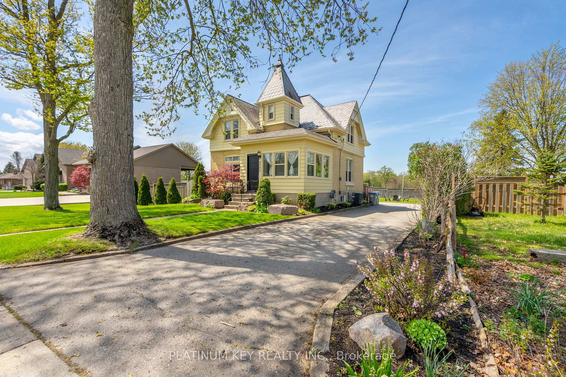 Photo 3 of 8562 Glendon Drive, Strathroy-Caradoc, Mount Brydges — HOMEH
