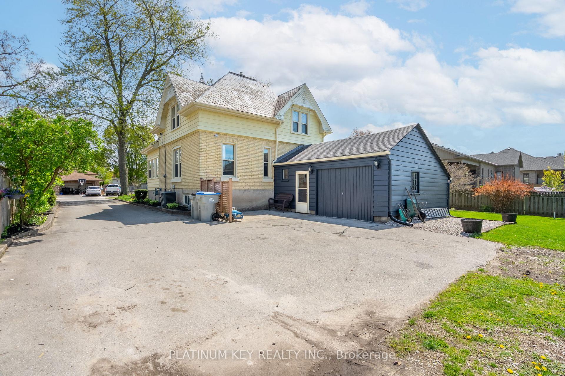 Photo 4 of 8562 Glendon Drive, Strathroy-Caradoc, Mount Brydges — HOMEH