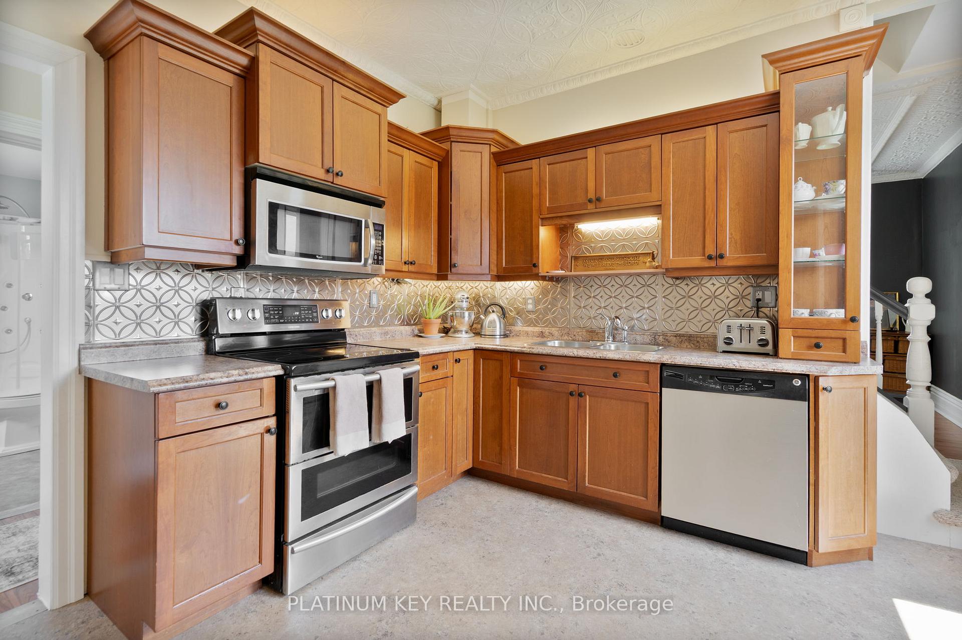 Photo 6 of 8562 Glendon Drive, Strathroy-Caradoc, Mount Brydges — HOMEH