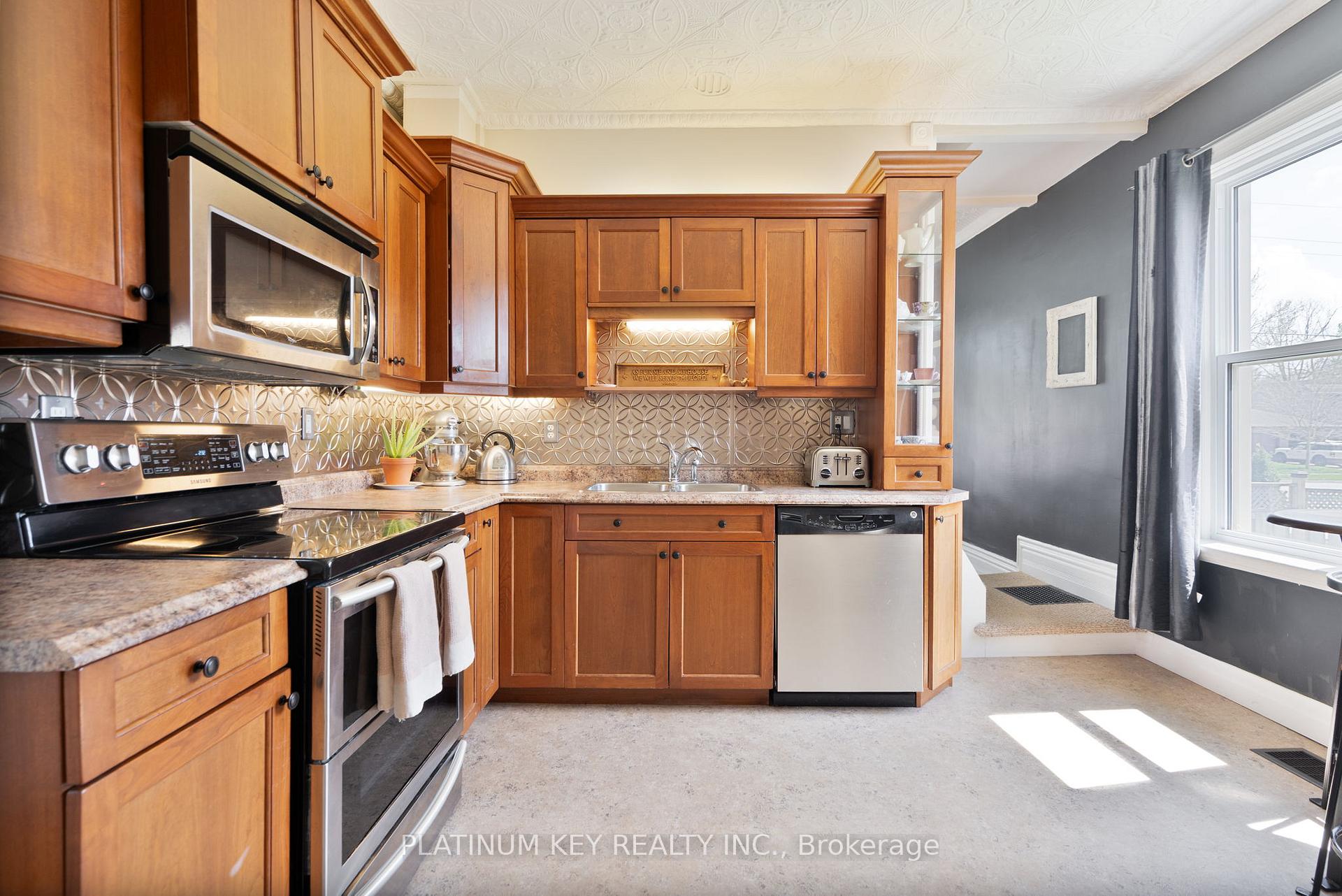 Photo 7 of 8562 Glendon Drive, Strathroy-Caradoc, Mount Brydges — HOMEH