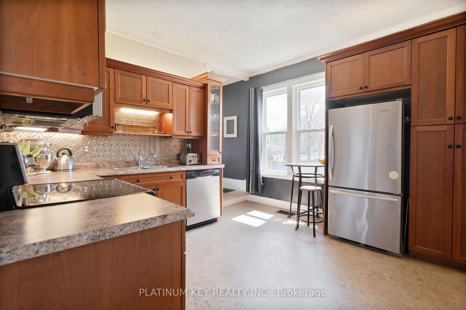 Photo 8 of 8562 Glendon Drive, Strathroy-Caradoc, Mount Brydges — HOMEH
