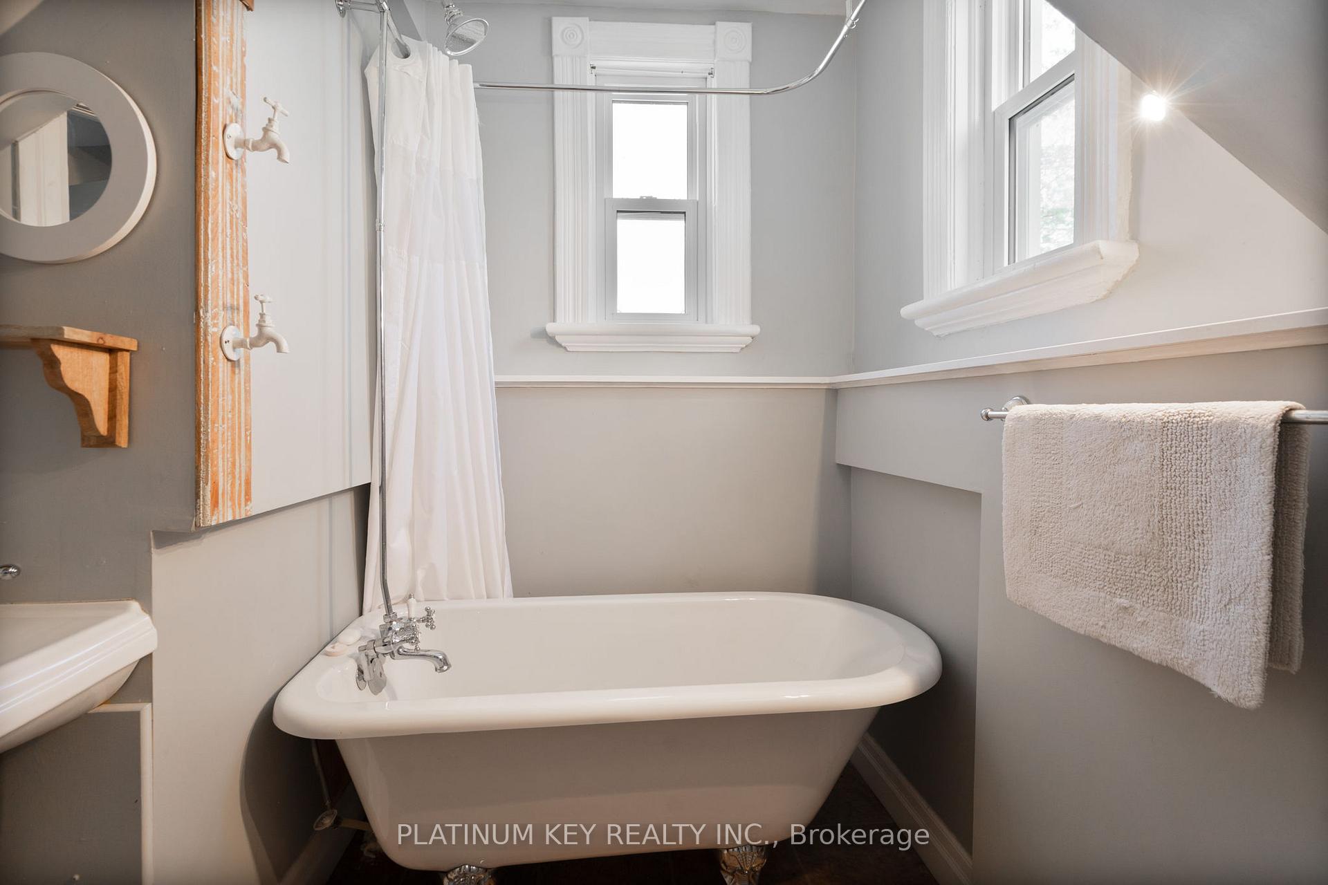 Photo 17 of 8562 Glendon Drive, Strathroy-Caradoc, Mount Brydges — HOMEH