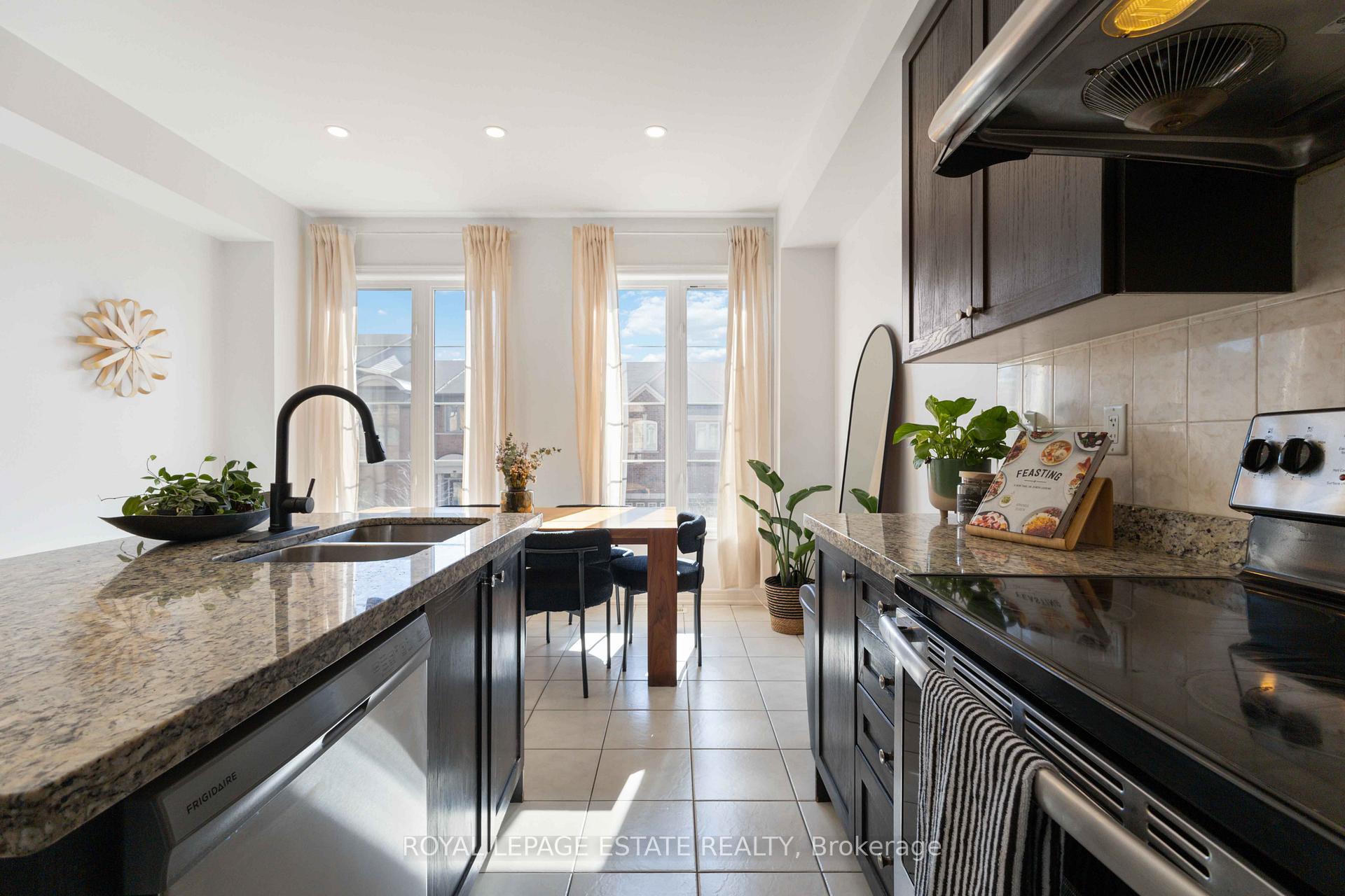 Photo 7 of 30 Belanger Crescent, Scarborough, Clairlea-Birchmount — HOMEH