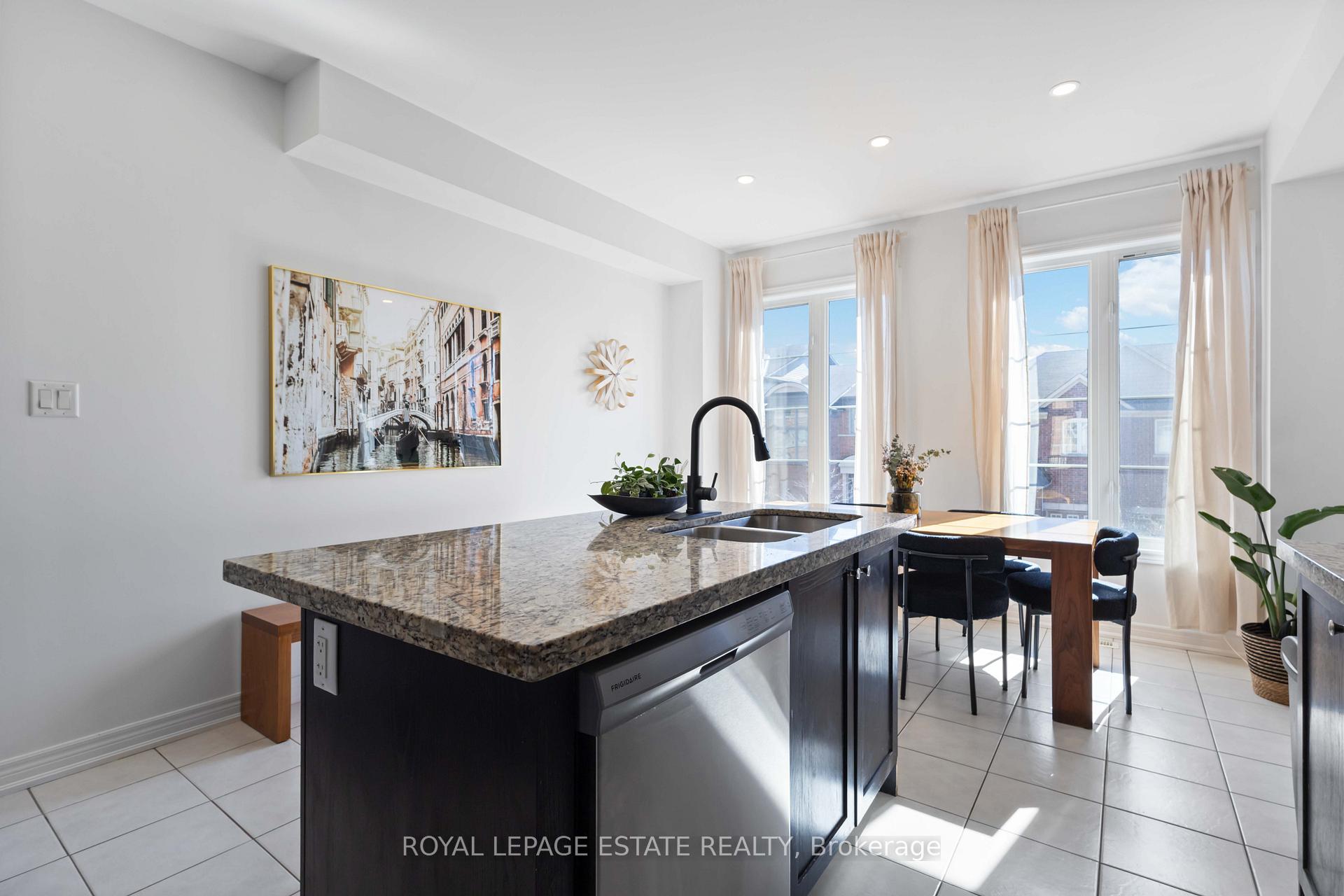 Photo 8 of 30 Belanger Crescent, Scarborough, Clairlea-Birchmount — HOMEH