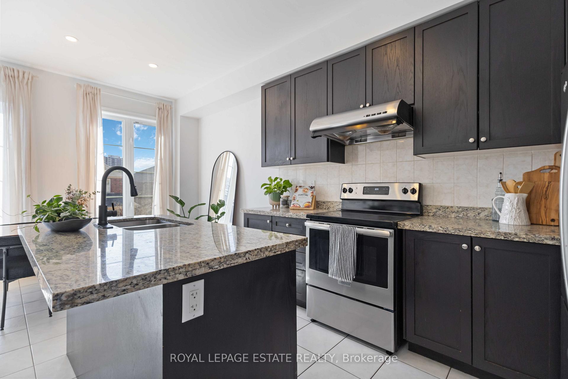 Photo 9 of 30 Belanger Crescent, Scarborough, Clairlea-Birchmount — HOMEH