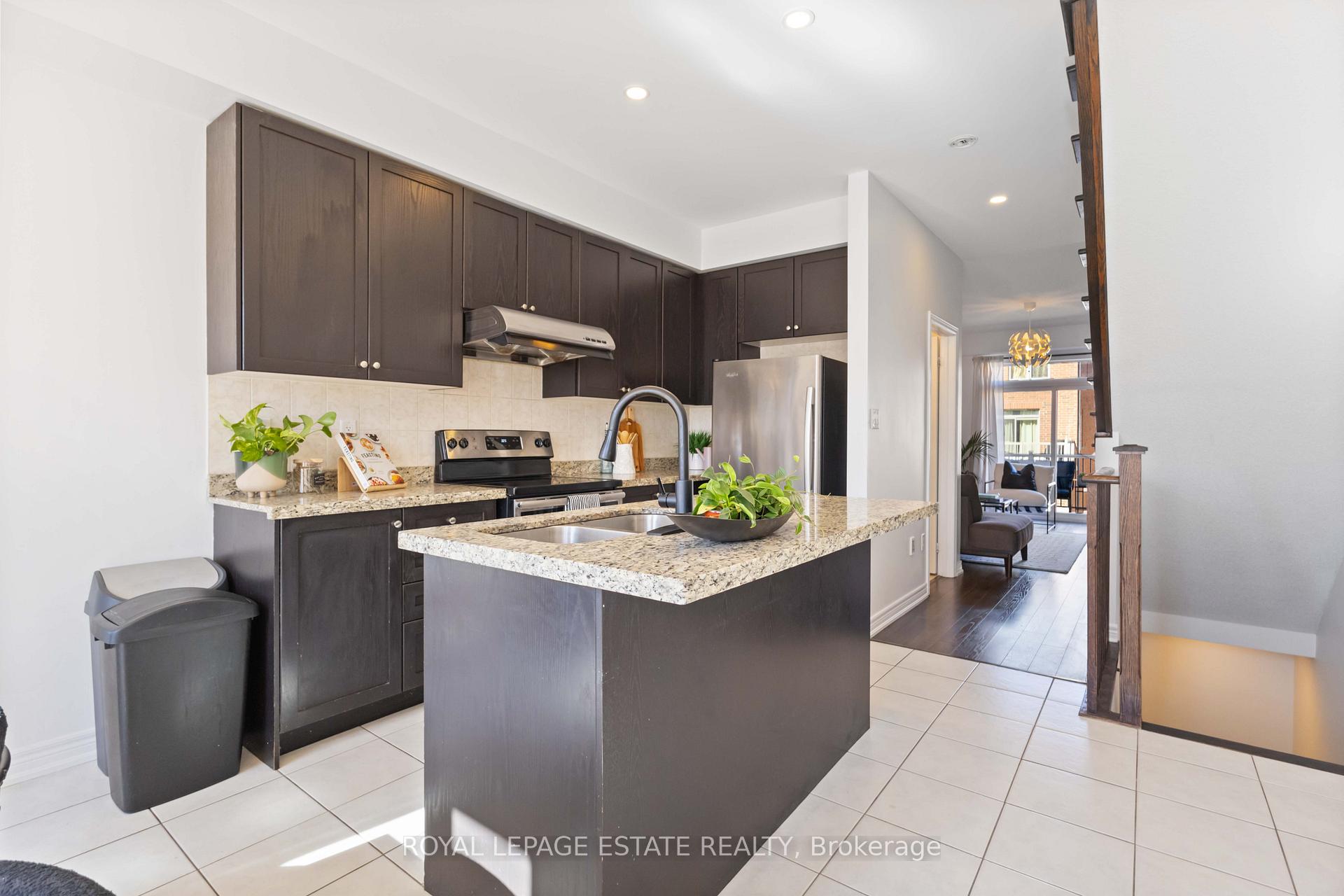 Photo 10 of 30 Belanger Crescent, Scarborough, Clairlea-Birchmount — HOMEH