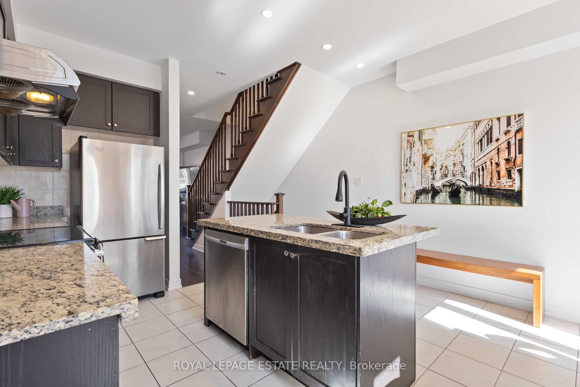 Photo 11 of 30 Belanger Crescent, Scarborough, Clairlea-Birchmount — HOMEH