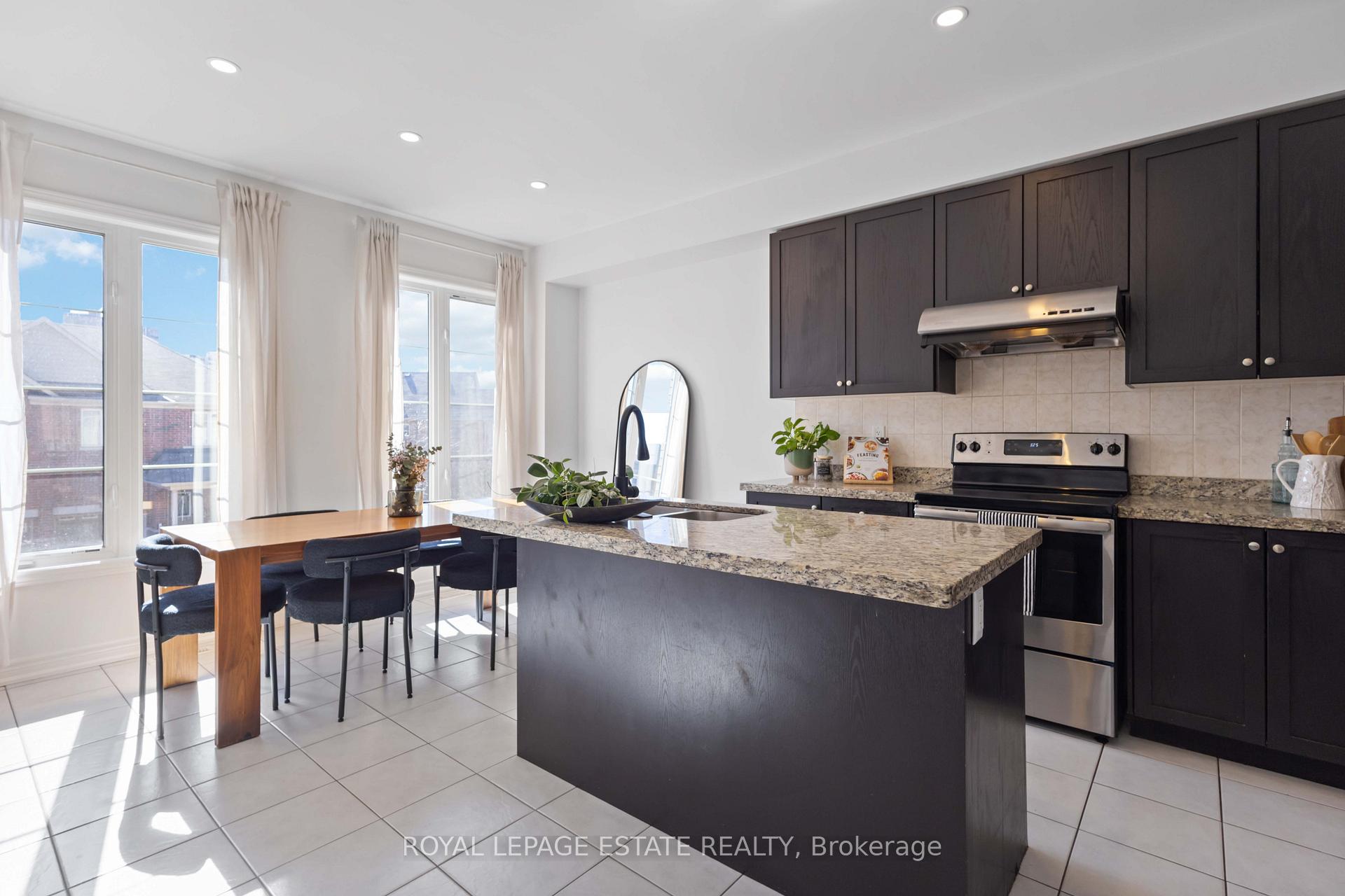 Photo 12 of 30 Belanger Crescent, Scarborough, Clairlea-Birchmount — HOMEH