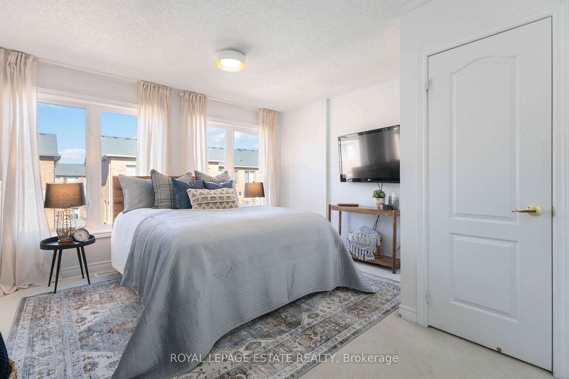 Photo 15 of 30 Belanger Crescent, Scarborough, Clairlea-Birchmount — HOMEH