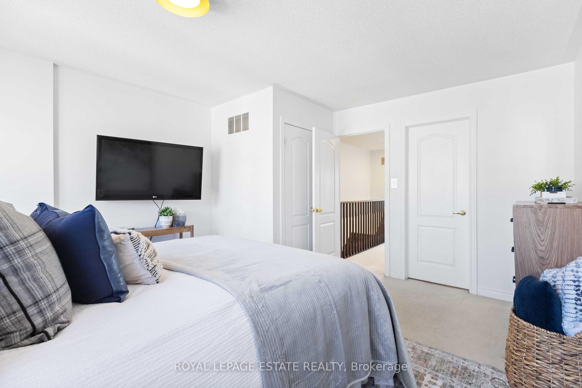 Photo 16 of 30 Belanger Crescent, Scarborough, Clairlea-Birchmount — HOMEH