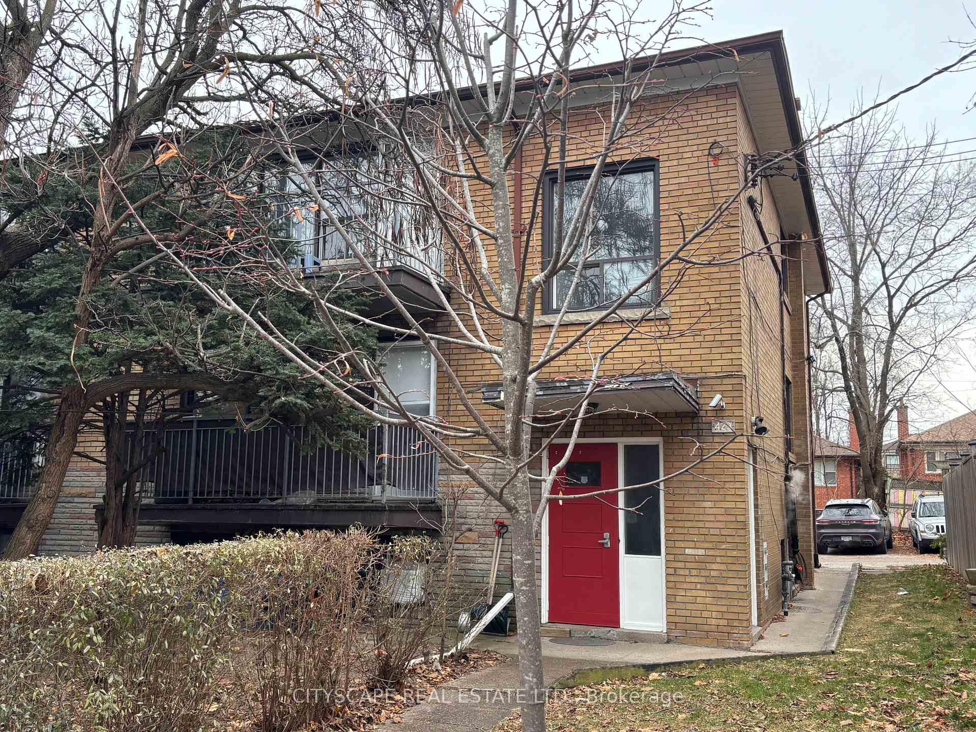 Front of Unit 3, 429 Lawrence Avenue W
