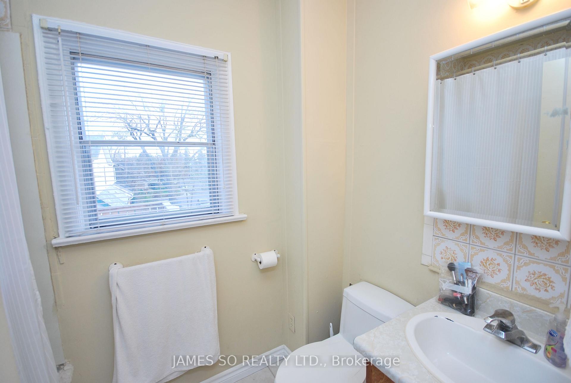 Photo 13 of Unit 2, 471 Sammon Avenue, Toronto, Danforth Village-East York — HOMEH