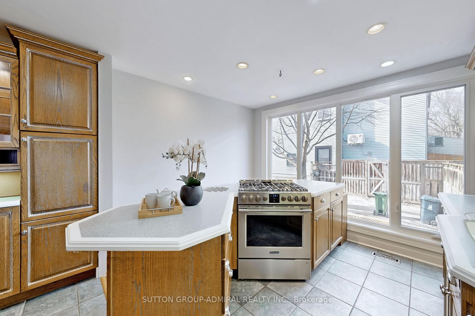 Photo 11 of 426 Wellesley Street E, Toronto, Cabbagetown-South St. James Town — HOMEH