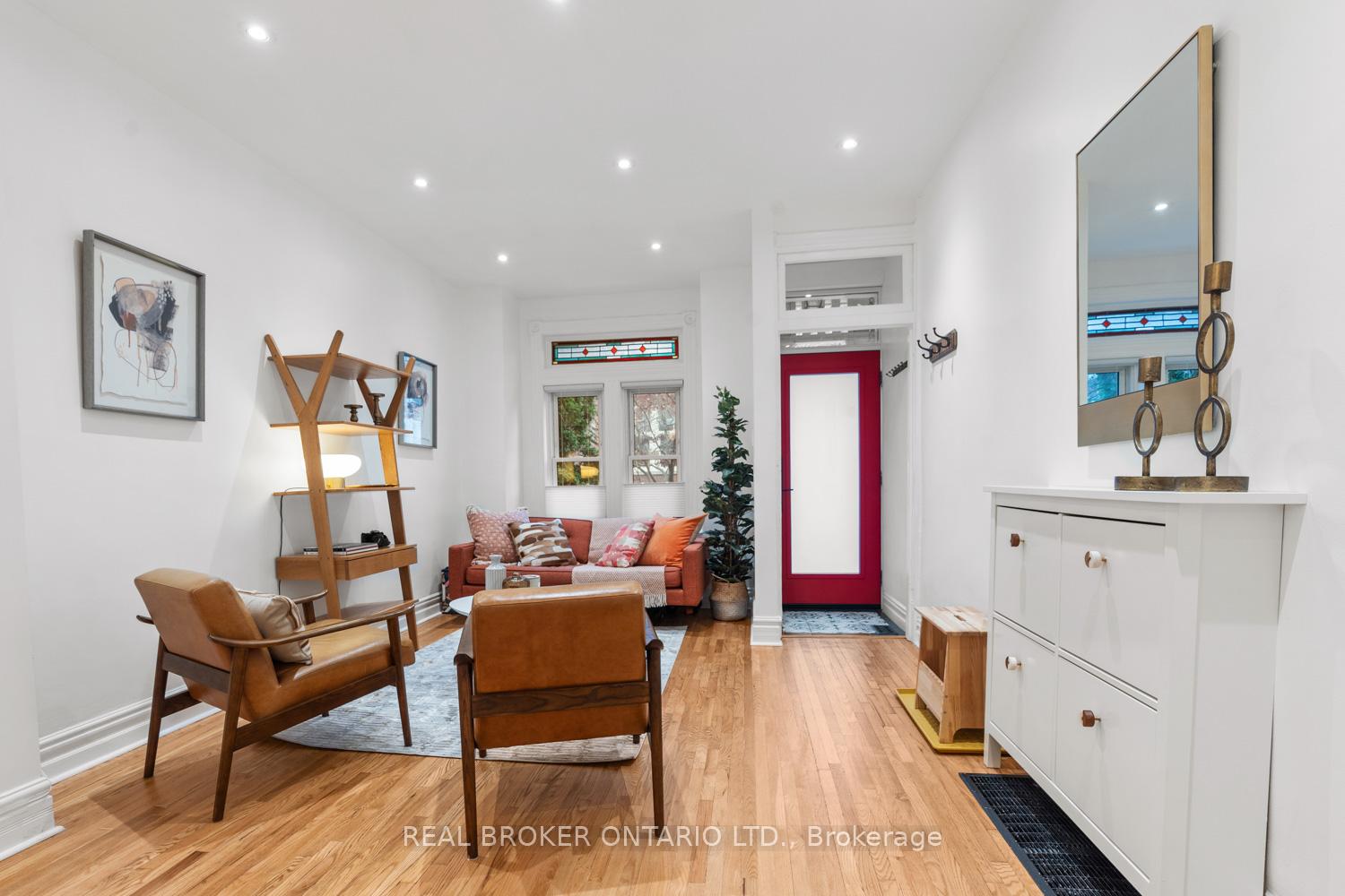 Photo 8 of 754 Adelaide Street W, Toronto, Niagara — HOMEH