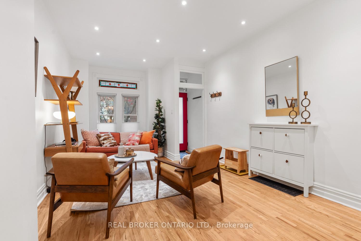 Photo 14 of 754 Adelaide Street W, Toronto, Niagara — HOMEH