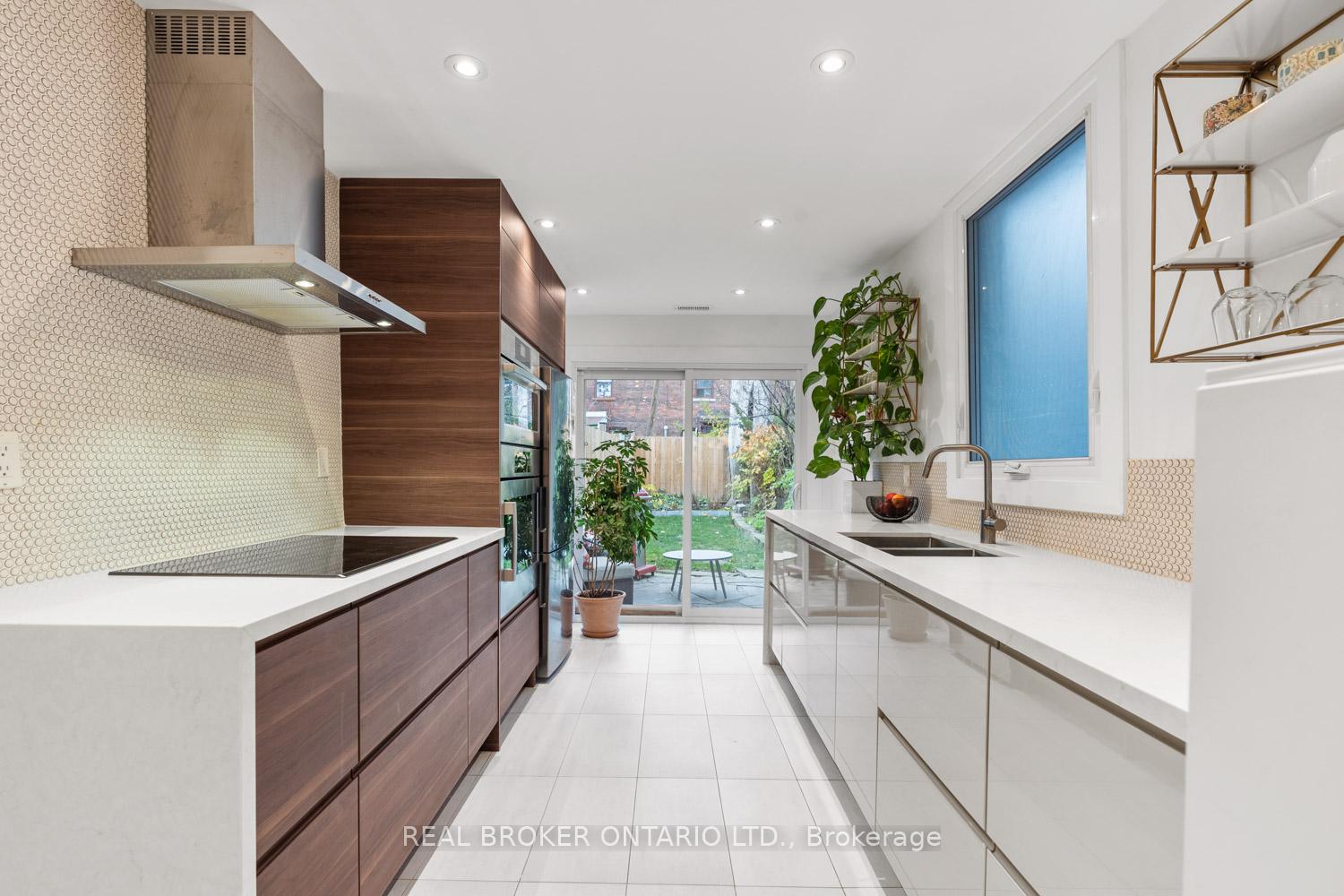 Photo 22 of 754 Adelaide Street W, Toronto, Niagara — HOMEH