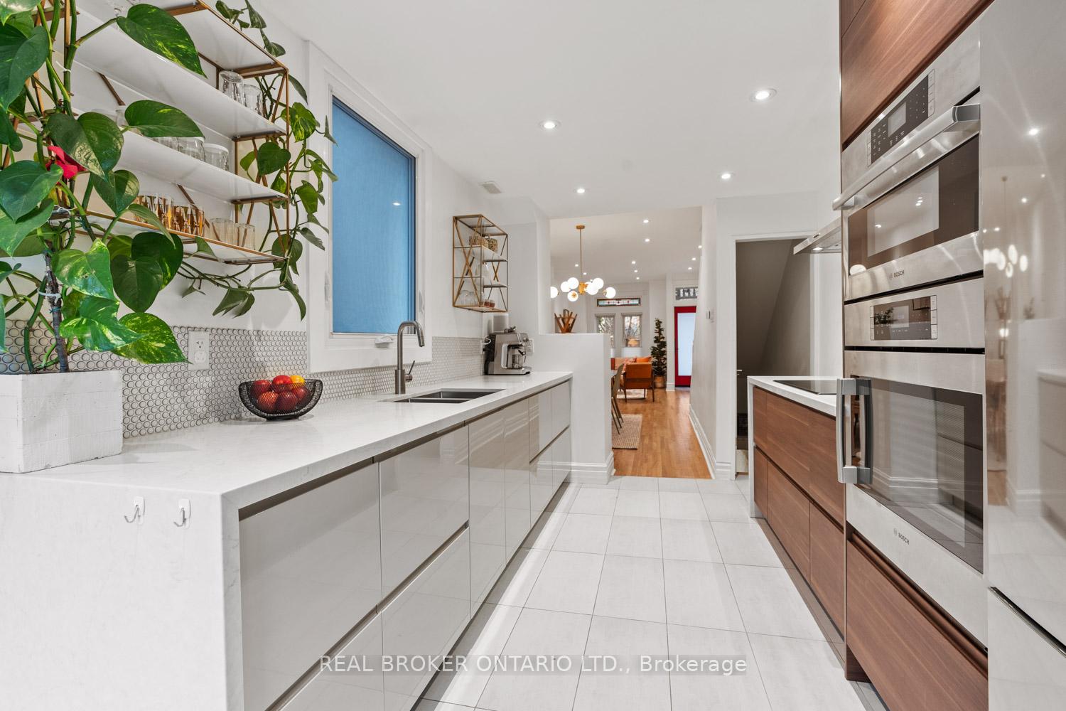 Photo 20 of 754 Adelaide Street W, Toronto, Niagara — HOMEH