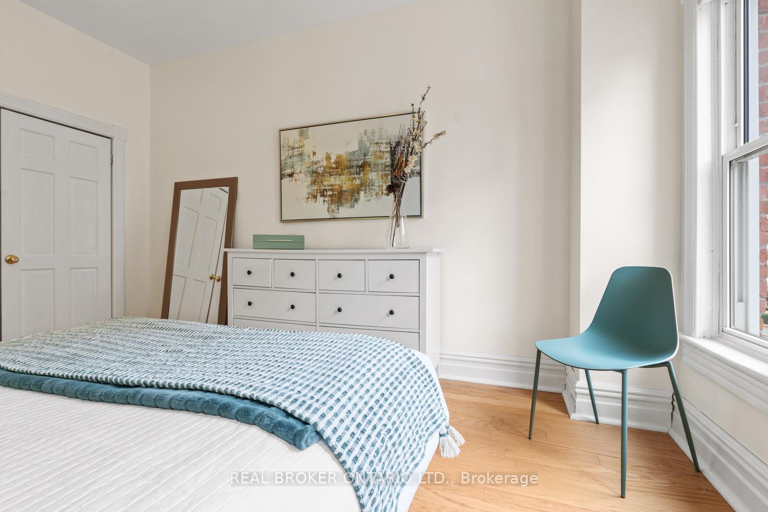 Photo 3 of 754 Adelaide Street W, Toronto, Niagara — HOMEH