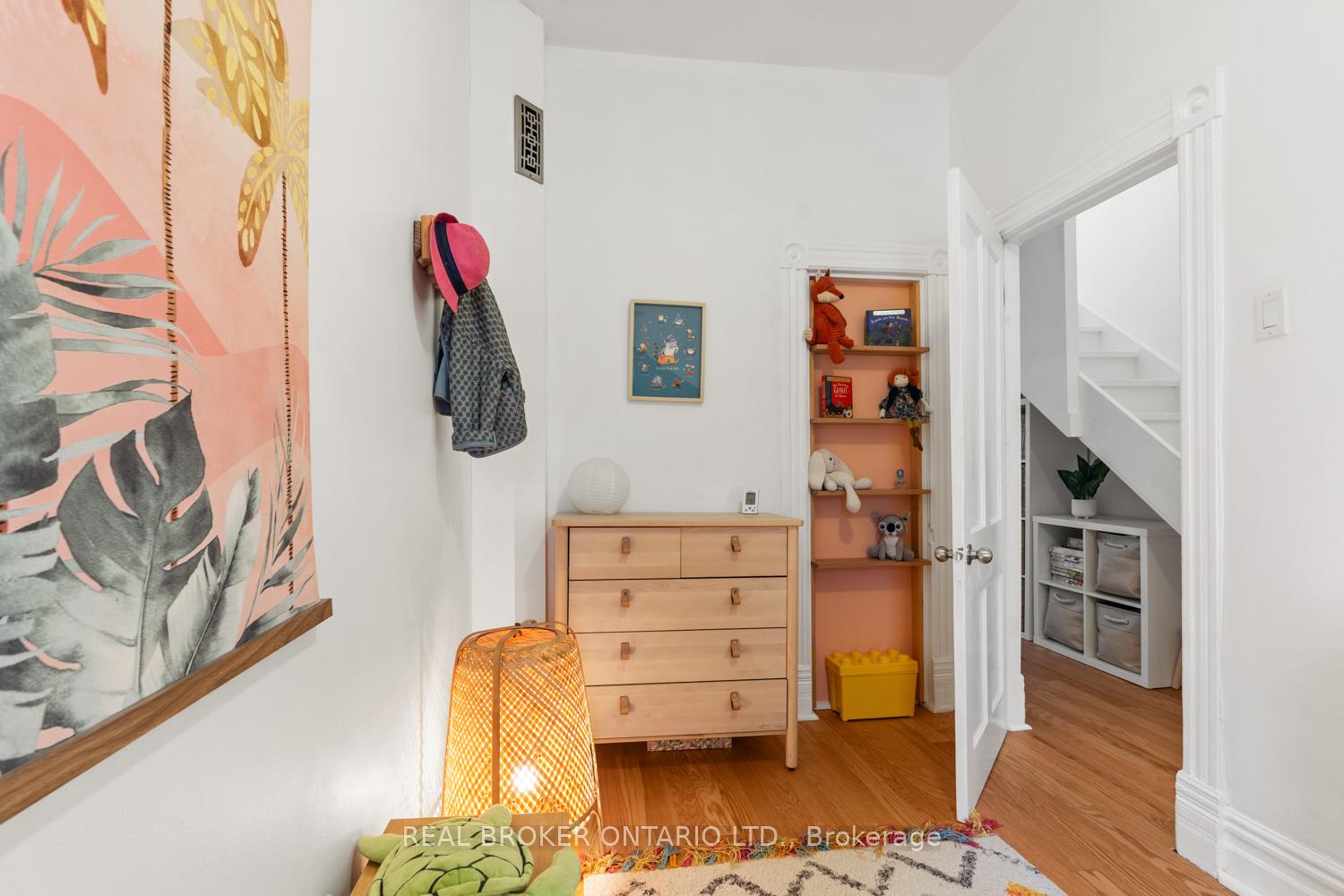 Photo 16 of 754 Adelaide Street W, Toronto, Niagara — HOMEH