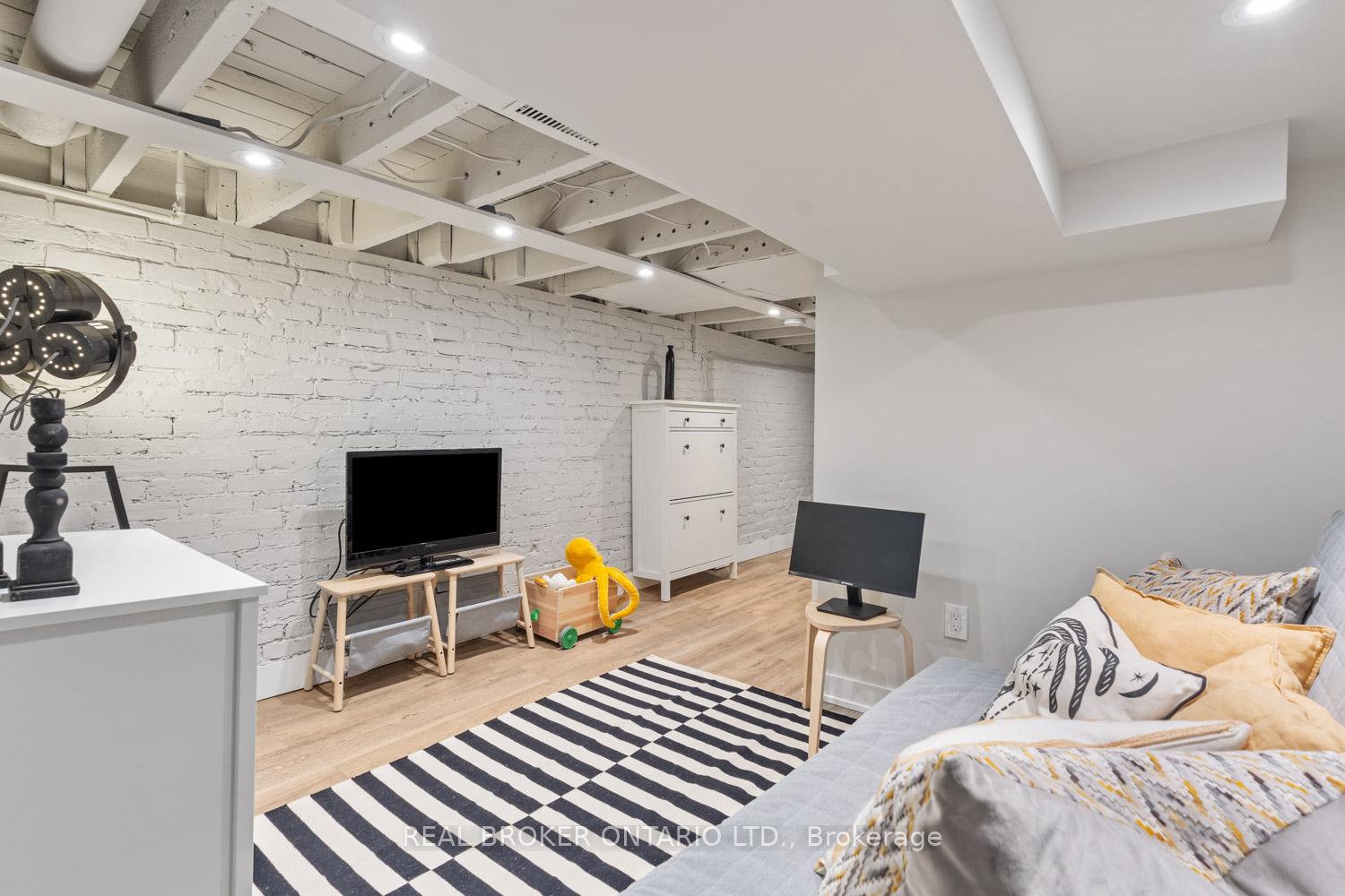 Photo 27 of 754 Adelaide Street W, Toronto, Niagara — HOMEH