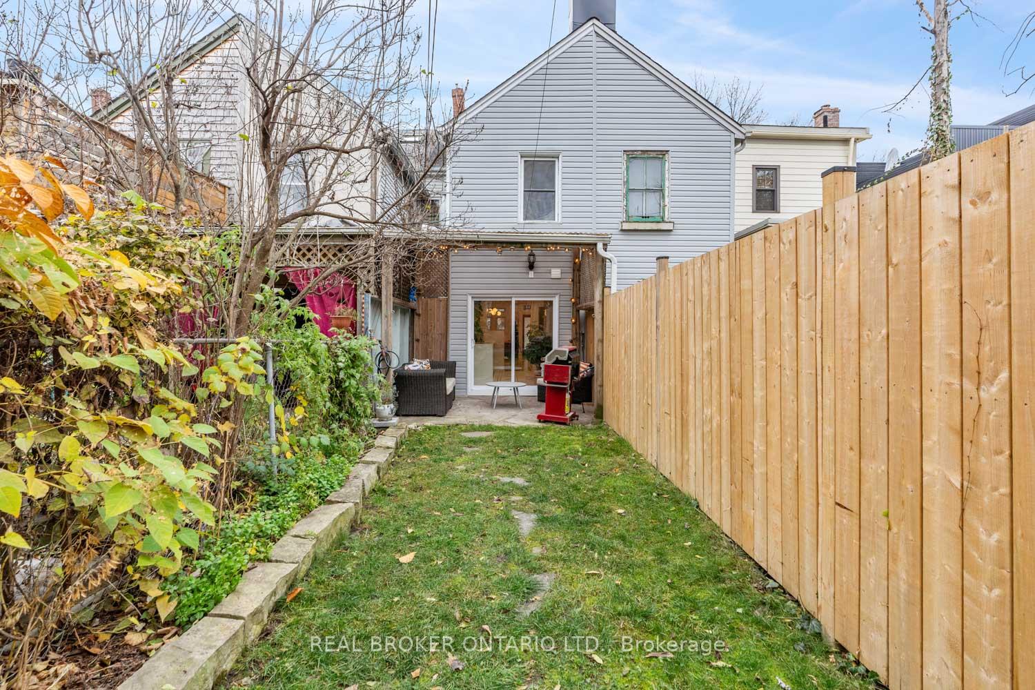 Photo 35 of 754 Adelaide Street W, Toronto, Niagara — HOMEH