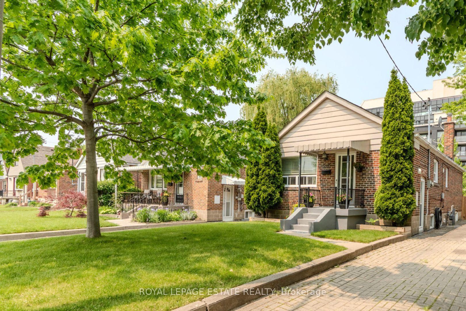 Photo 1 of 210 Westview Boulevard, Toronto, O'Connor-Parkview — HOMEH