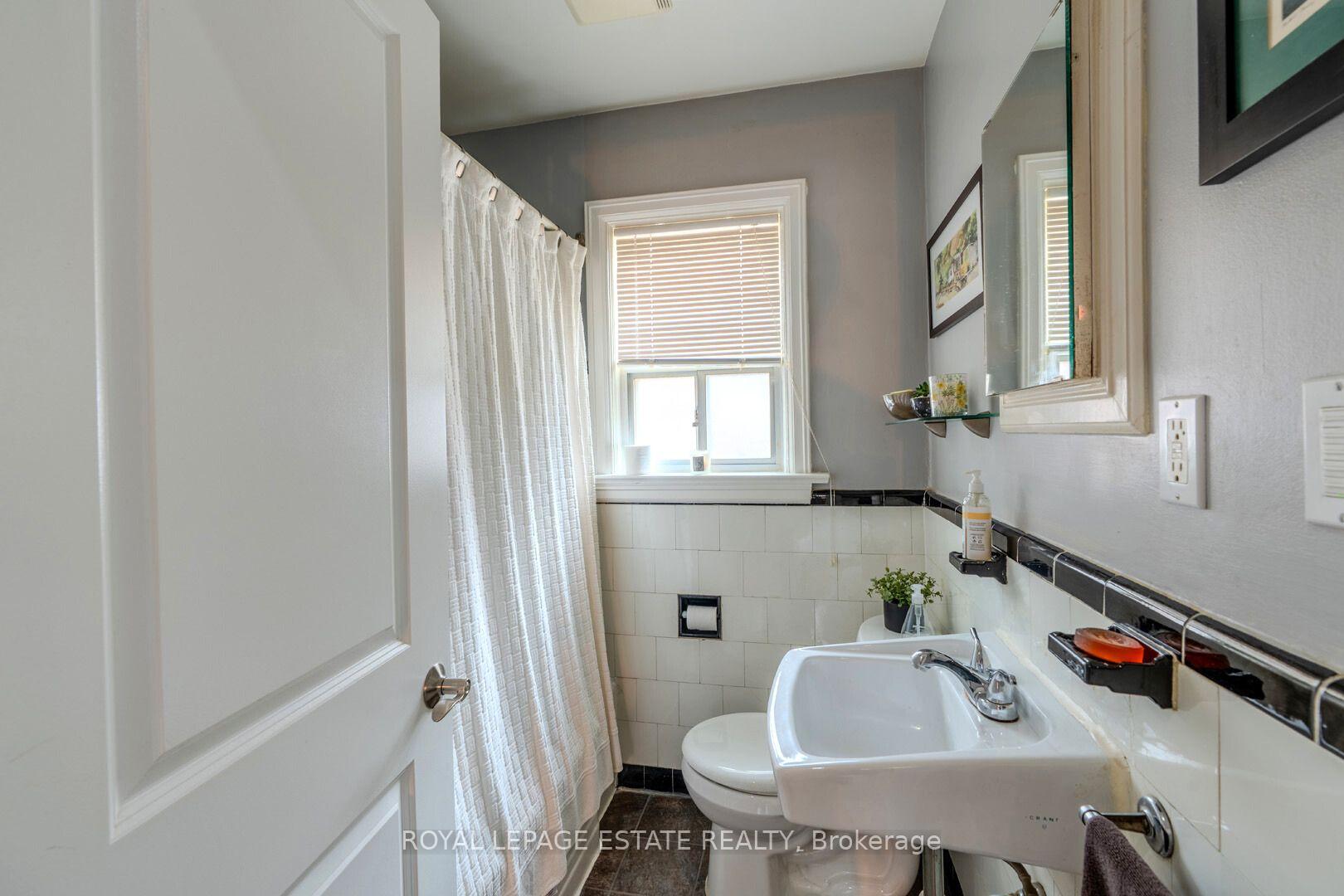 Photo 11 of 210 Westview Boulevard, Toronto, O'Connor-Parkview — HOMEH