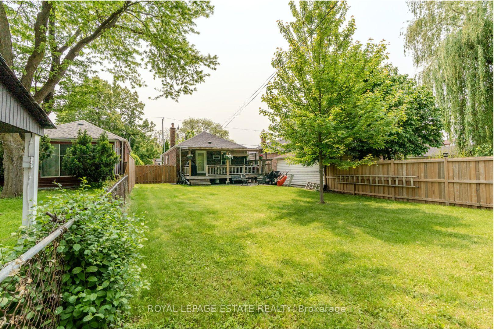 Photo 14 of 210 Westview Boulevard, Toronto, O'Connor-Parkview — HOMEH