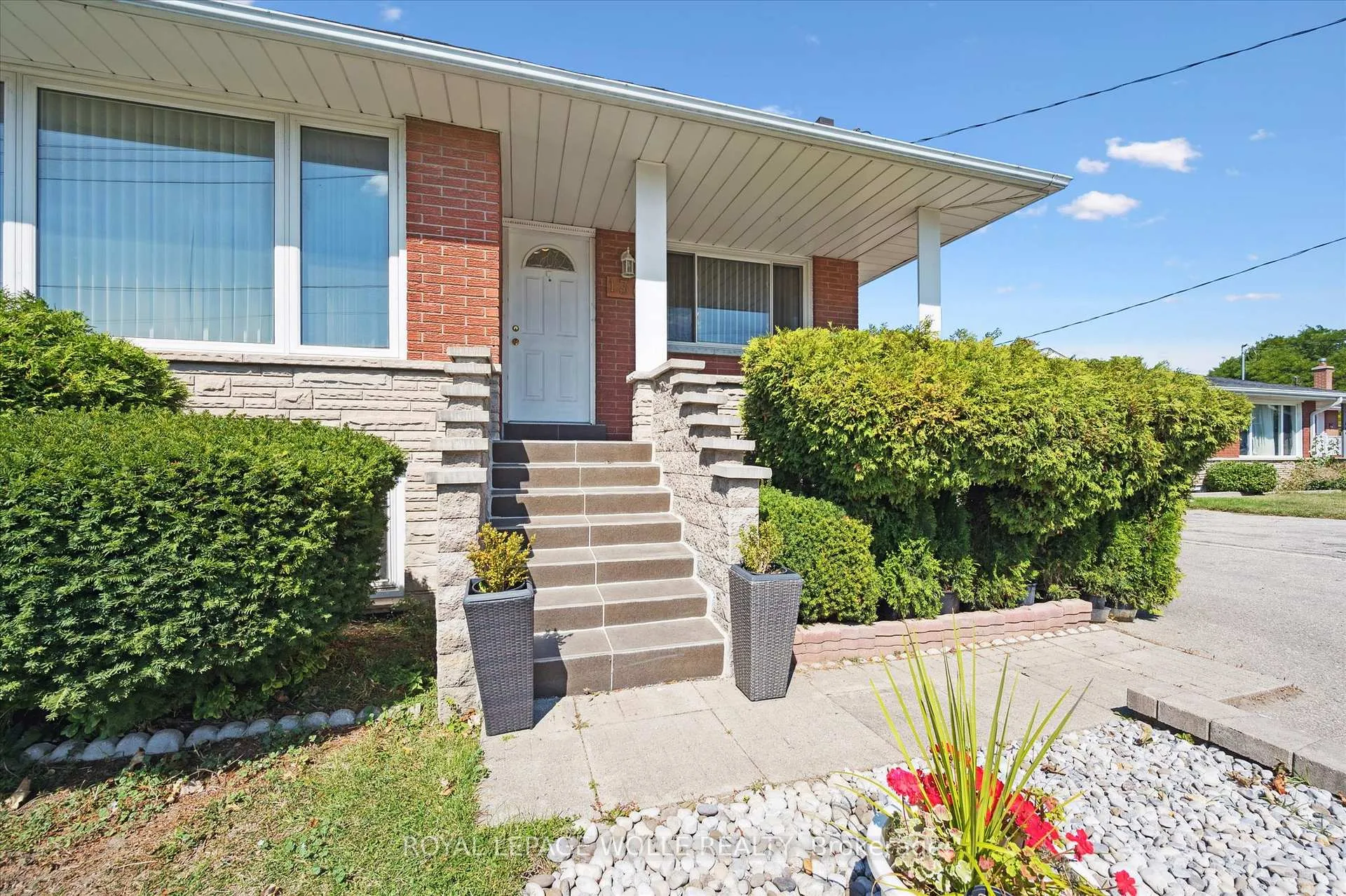 Photo 4 of 136 Fairway Road N, Kitchener — HOMEH