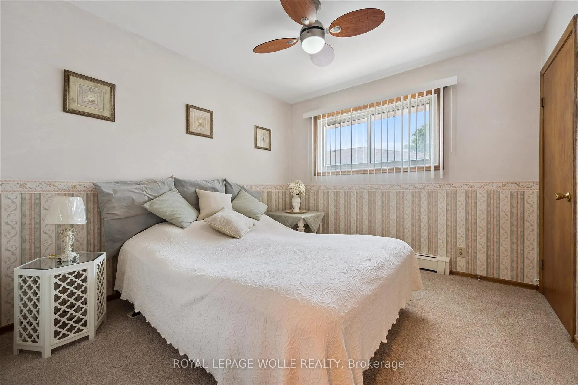 Photo 11 of 136 Fairway Road N, Kitchener — HOMEH