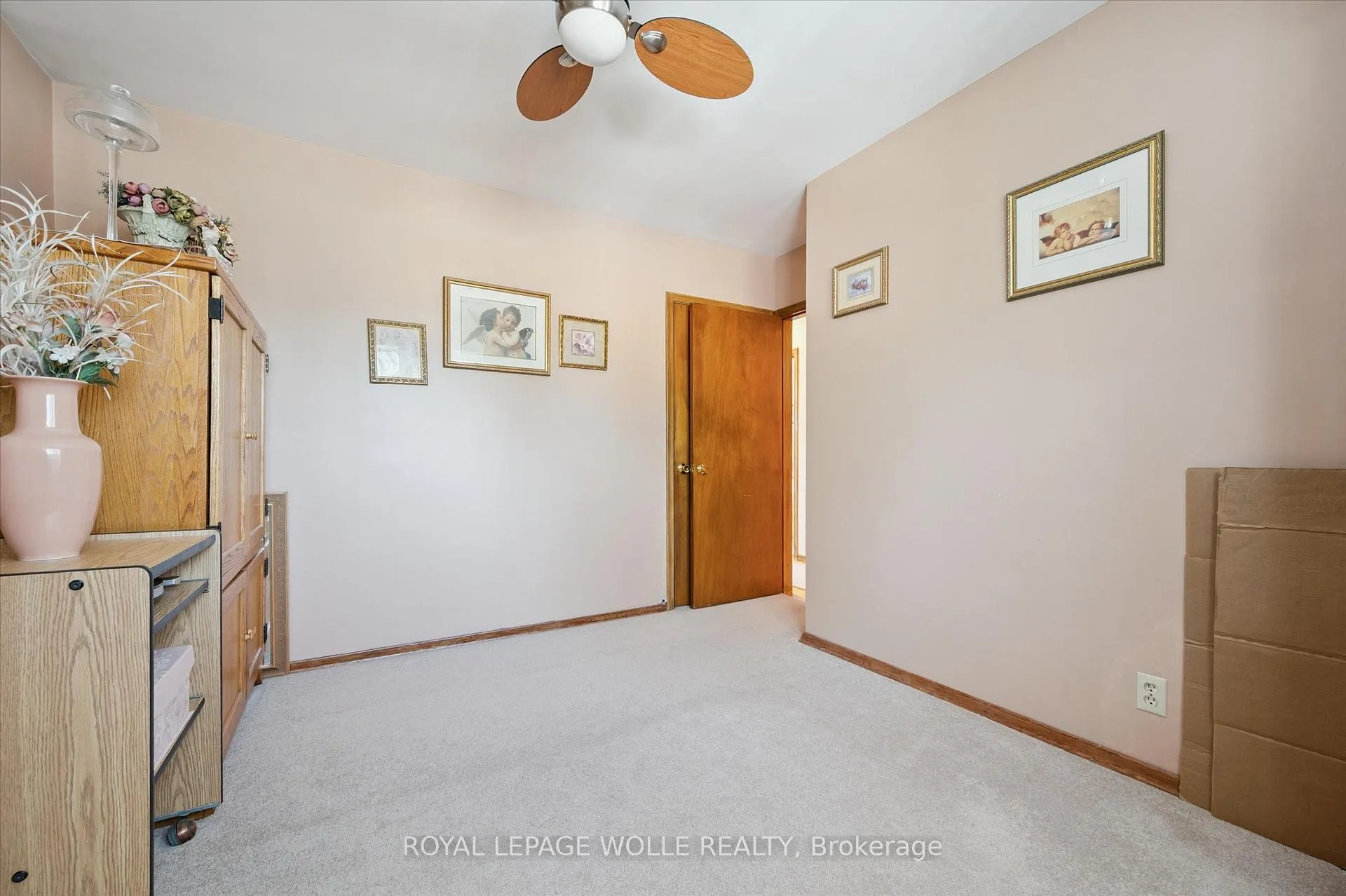 Photo 17 of 136 Fairway Road N, Kitchener — HOMEH