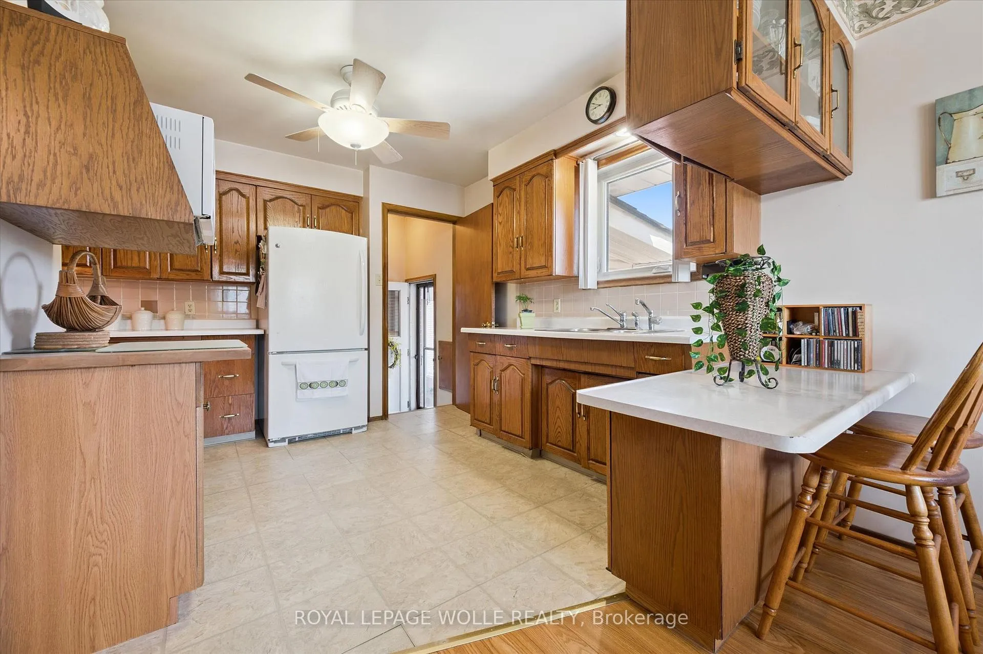 Photo 19 of 136 Fairway Road N, Kitchener — HOMEH