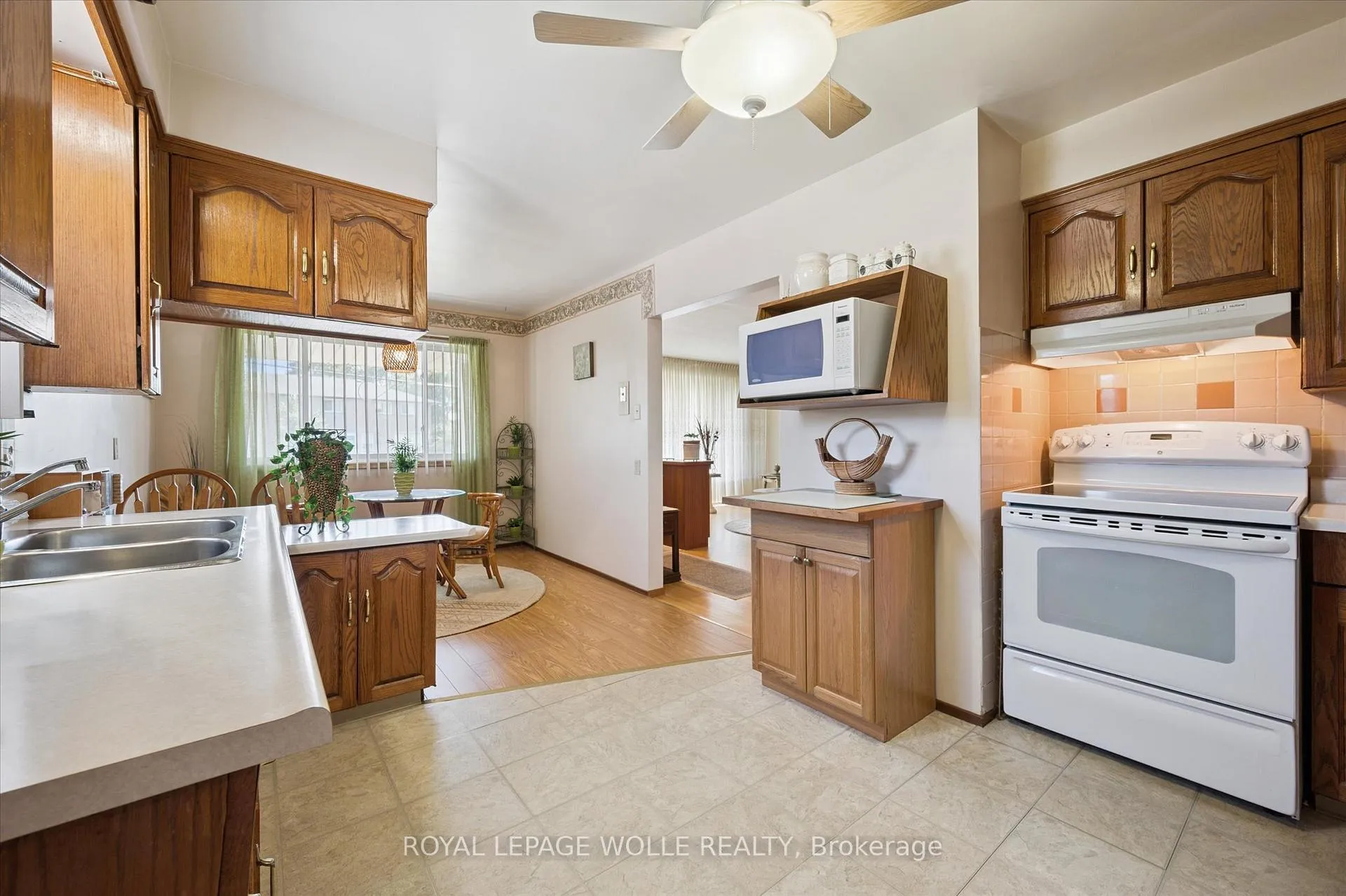 Photo 21 of 136 Fairway Road N, Kitchener — HOMEH