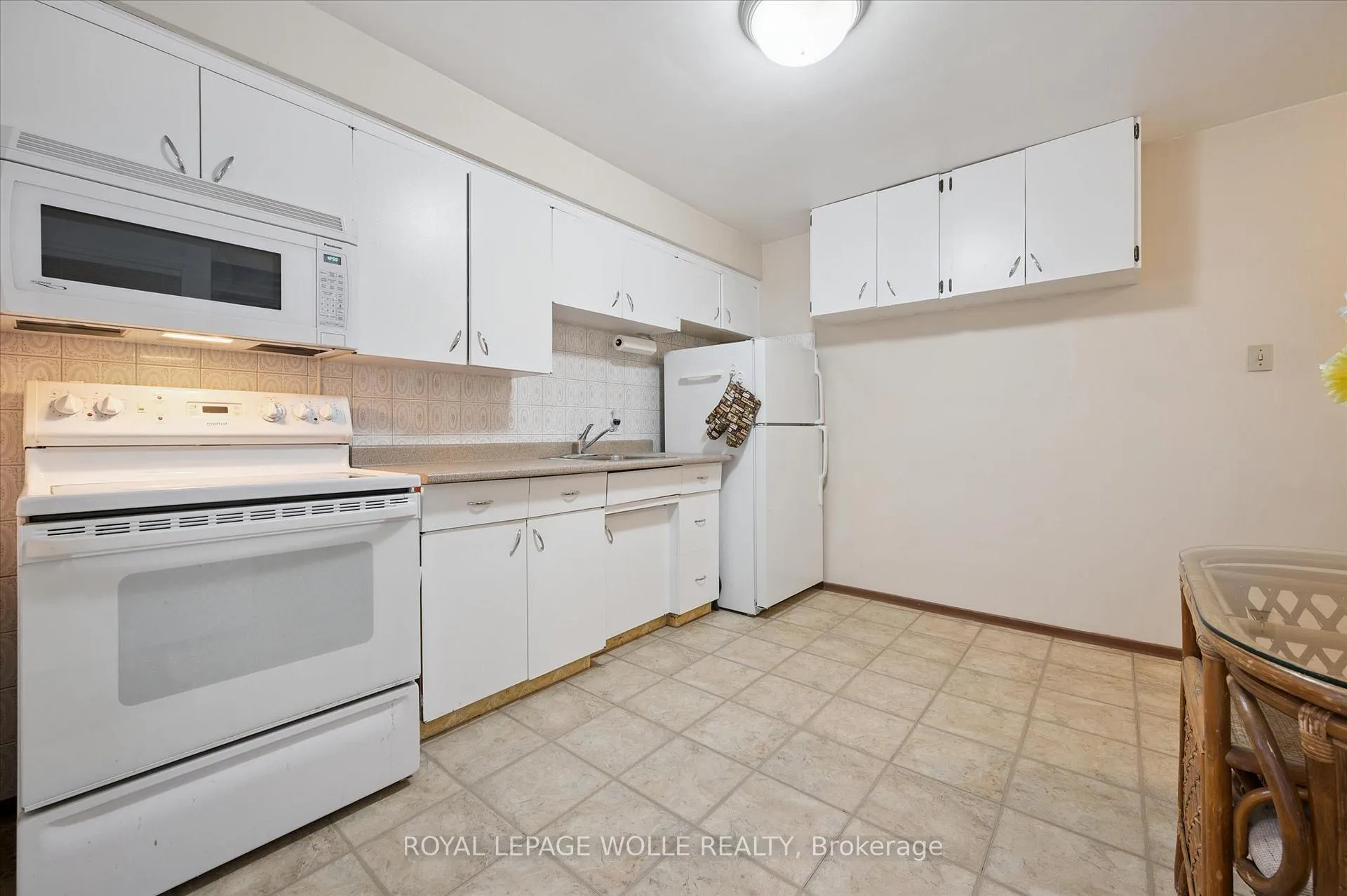 Photo 27 of 136 Fairway Road N, Kitchener — HOMEH
