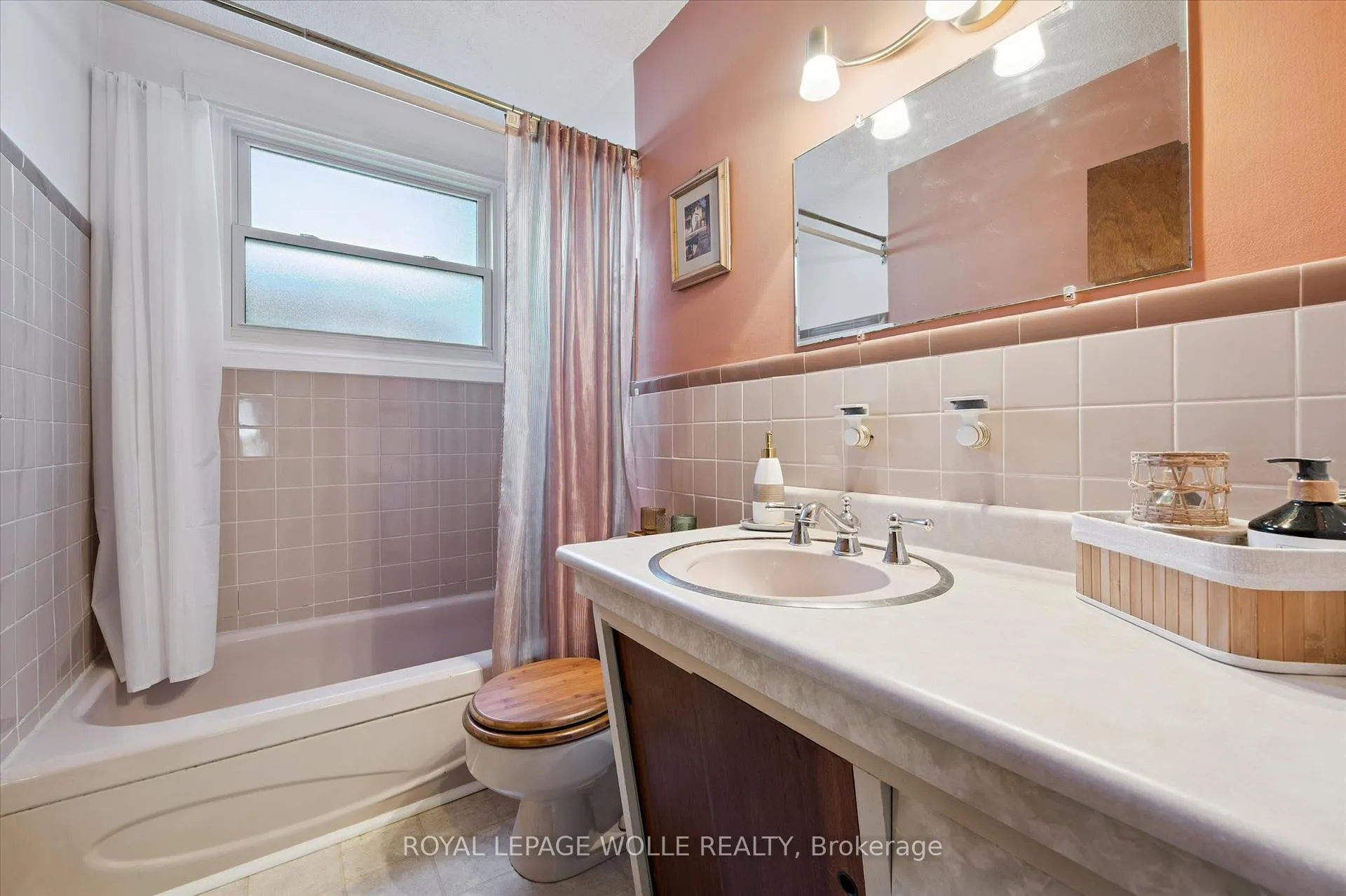Photo 28 of 136 Fairway Road N, Kitchener — HOMEH