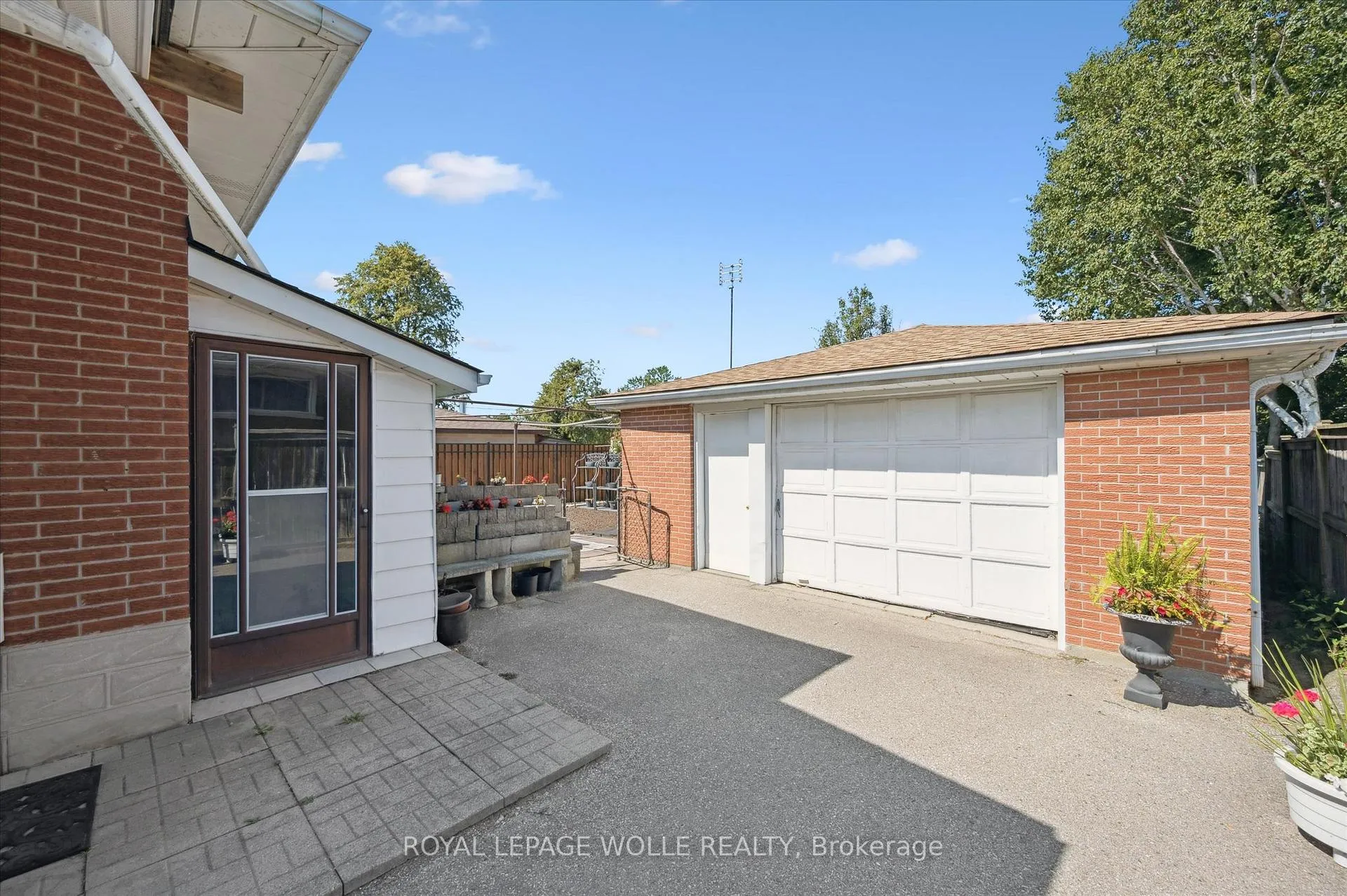 Photo 36 of 136 Fairway Road N, Kitchener — HOMEH