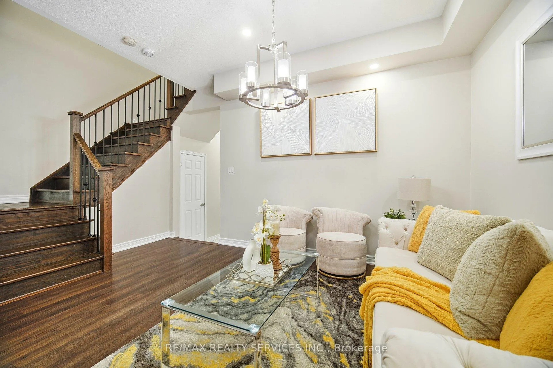 Photo 2 of 40 Abigail Crescent, Caledon, Rural Caledon — HOMEH