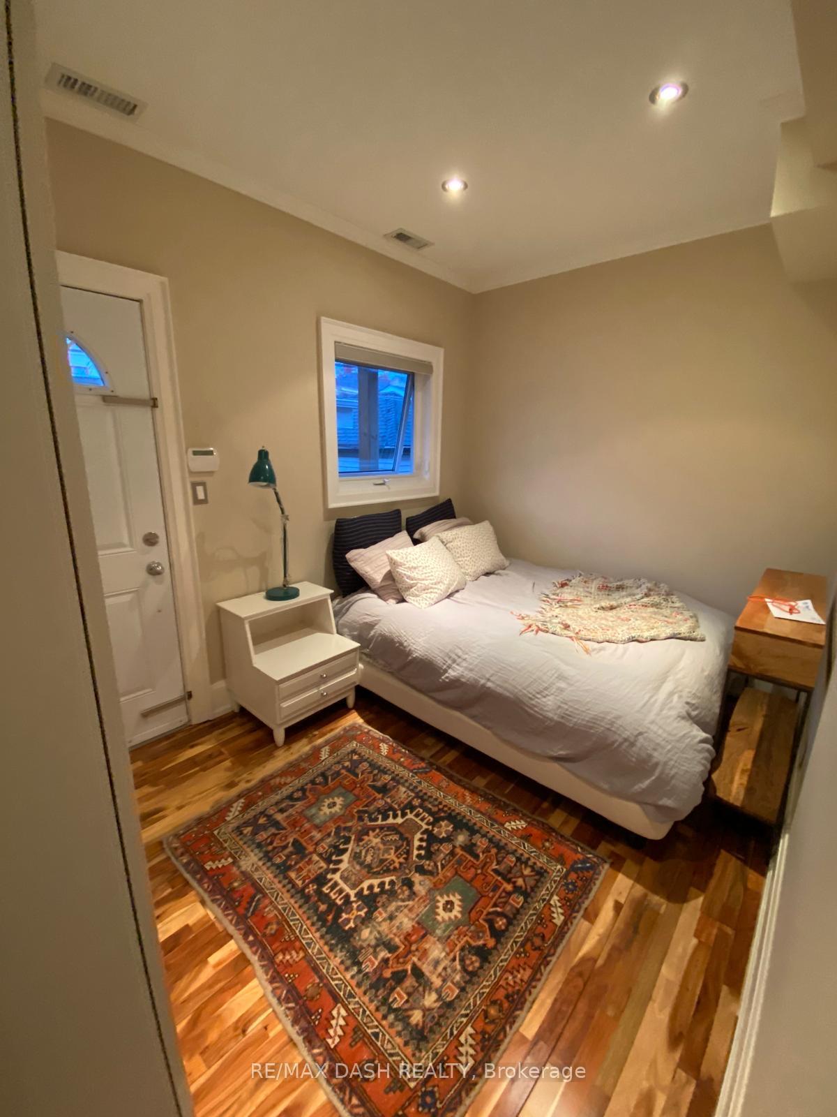 Photo 10 of Unit MAIN, 8 Beatrice Street, Toronto, Trinity-Bellwoods — HOMEH