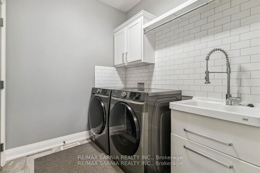 Photo 5 of 428 Darcy Drive, Strathroy-Caradoc, NE — HOMEH