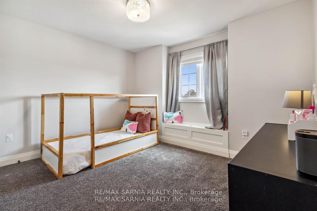 Photo 7 of 428 Darcy Drive, Strathroy-Caradoc, NE — HOMEH