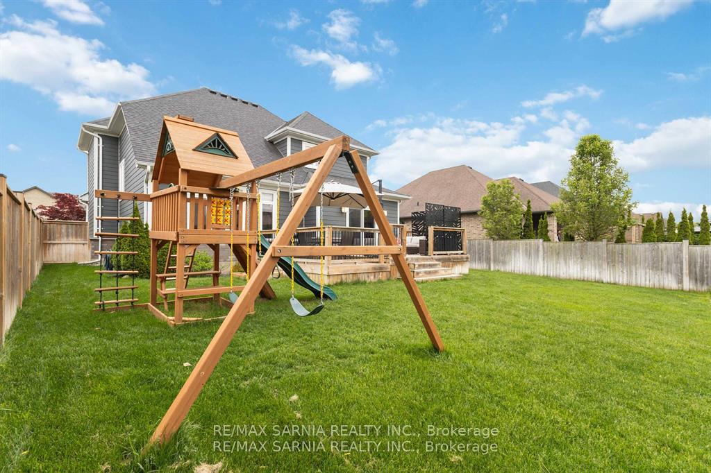 Photo 28 of 428 Darcy Drive, Strathroy-Caradoc, NE — HOMEH